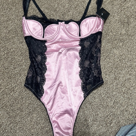 NWT Frederick's Of Hollywood Women's Ilana Satin Lace Teddy - Size Small - Pink - Picture 2 of 6